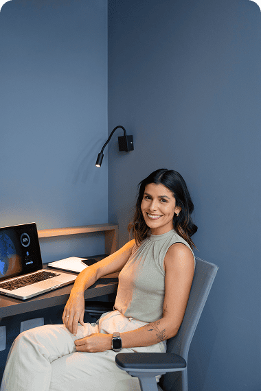 Foto de uma mulher trabalhando Home Office